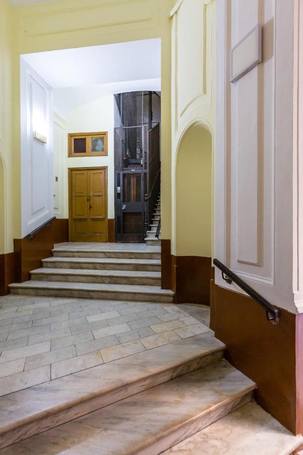 Rettifilo Family Apartment By Wonderful Italy Napoli Dış mekan fotoğraf