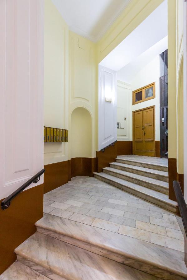 Rettifilo Family Apartment By Wonderful Italy Napoli Dış mekan fotoğraf